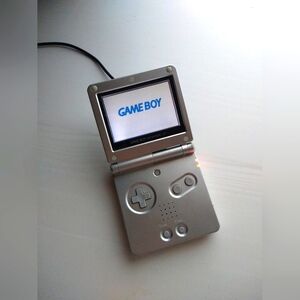 Nintendo Game Boy SP - Silver